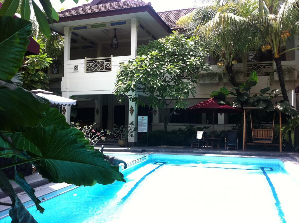 โรงแรม อินดาห์ พาเลส ยอกยาการ์ตา ภายนอก รูปภาพ